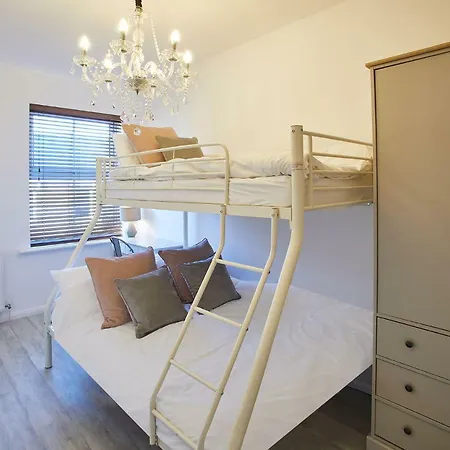 Host & - Pearl * Saltburn-by-the-Sea