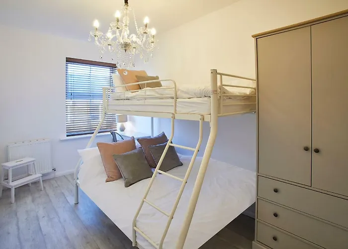 Host & - Pearl * Saltburn-by-the-Sea